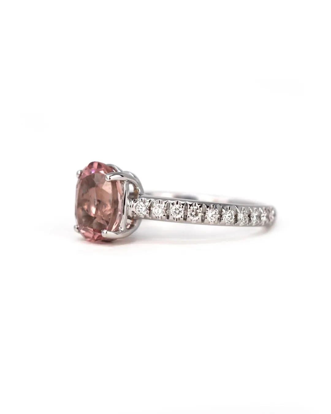 Anello tormalina rosa brasiliana 2,27 ct e brillanti