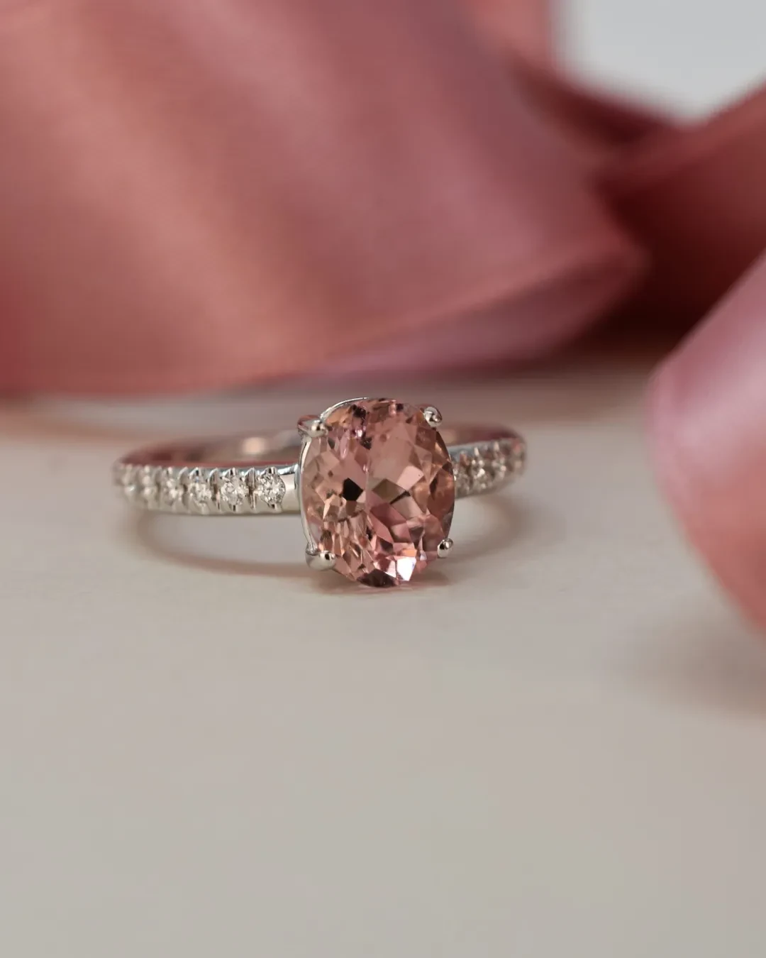Anello tormalina rosa brasiliana 2,27 ct e brillanti