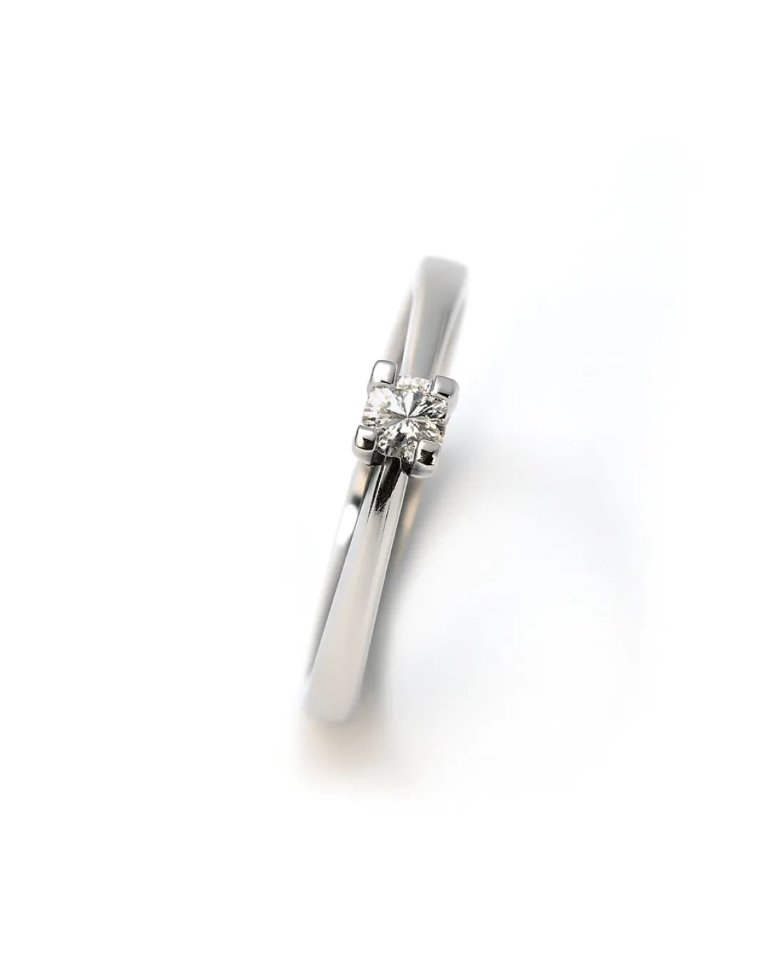 Anello solitario con brillante 0,15 ct.