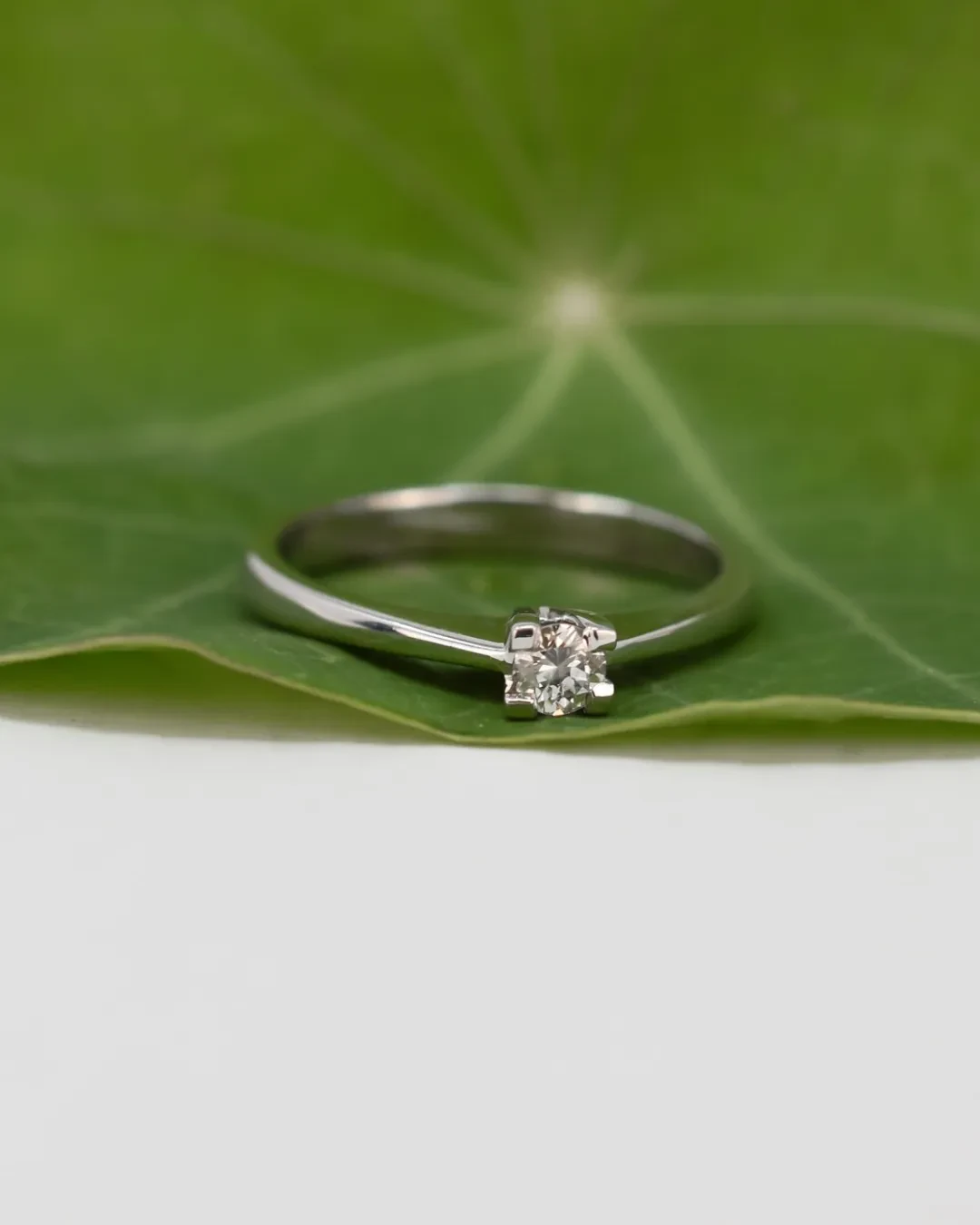 Anello solitario con brillante 0,15 ct.
