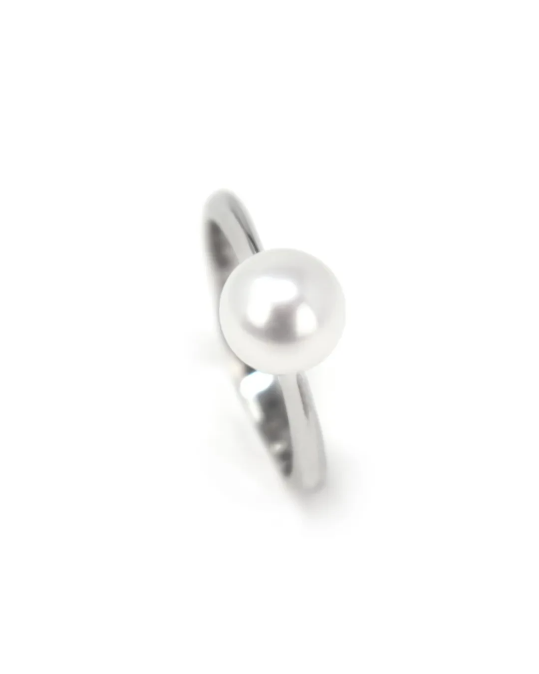 Anello con perla di acqua dolce a cipollina