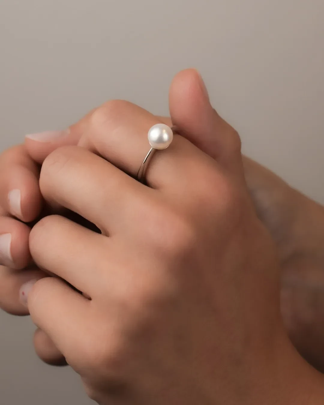 Anello con perla di acqua dolce a cipollina
