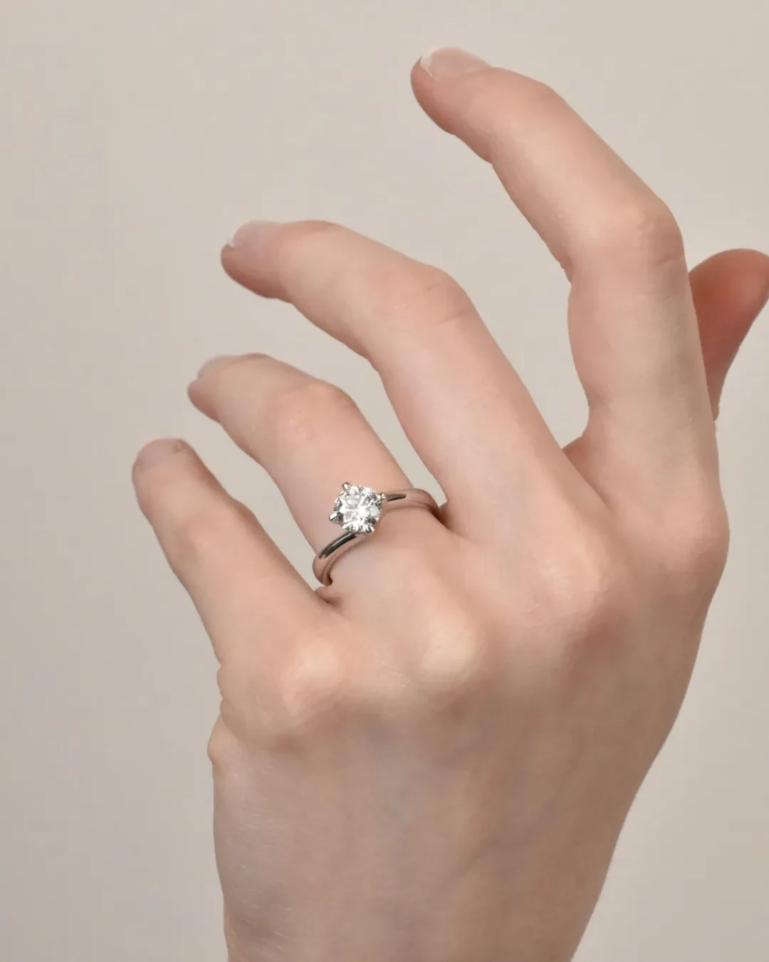 Anello con diamante da laboratorio 1 ct.