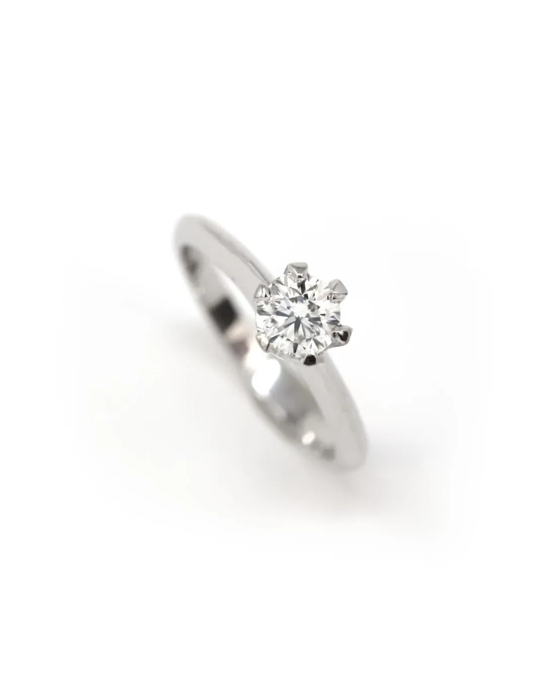 Anello con diamante da laboratorio 0,56 ct.