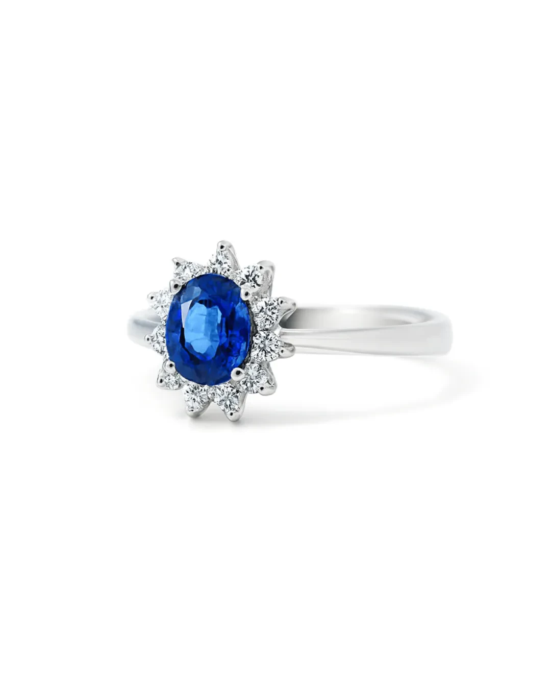 Anello in oro bianco, zaffiro ovale e brillanti