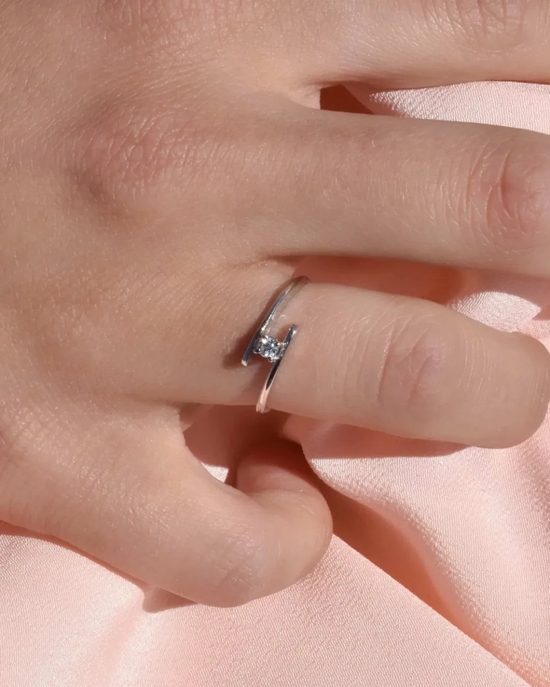 Anello solitario diamante 0,06 ct