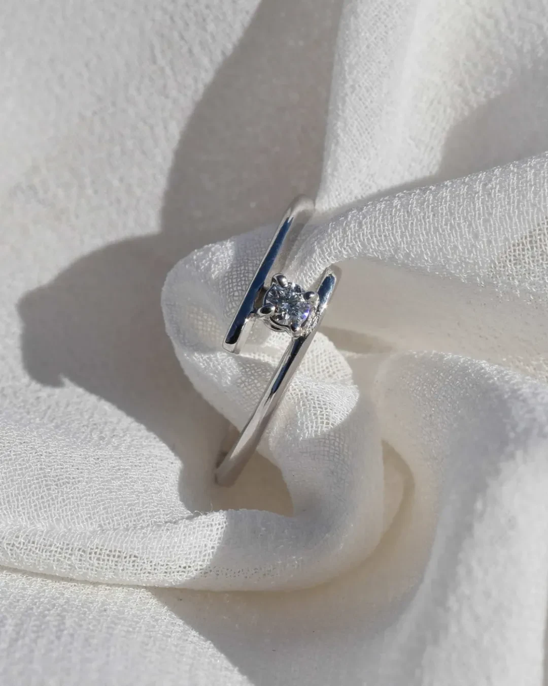 Anello solitario diamante 0,06 ct