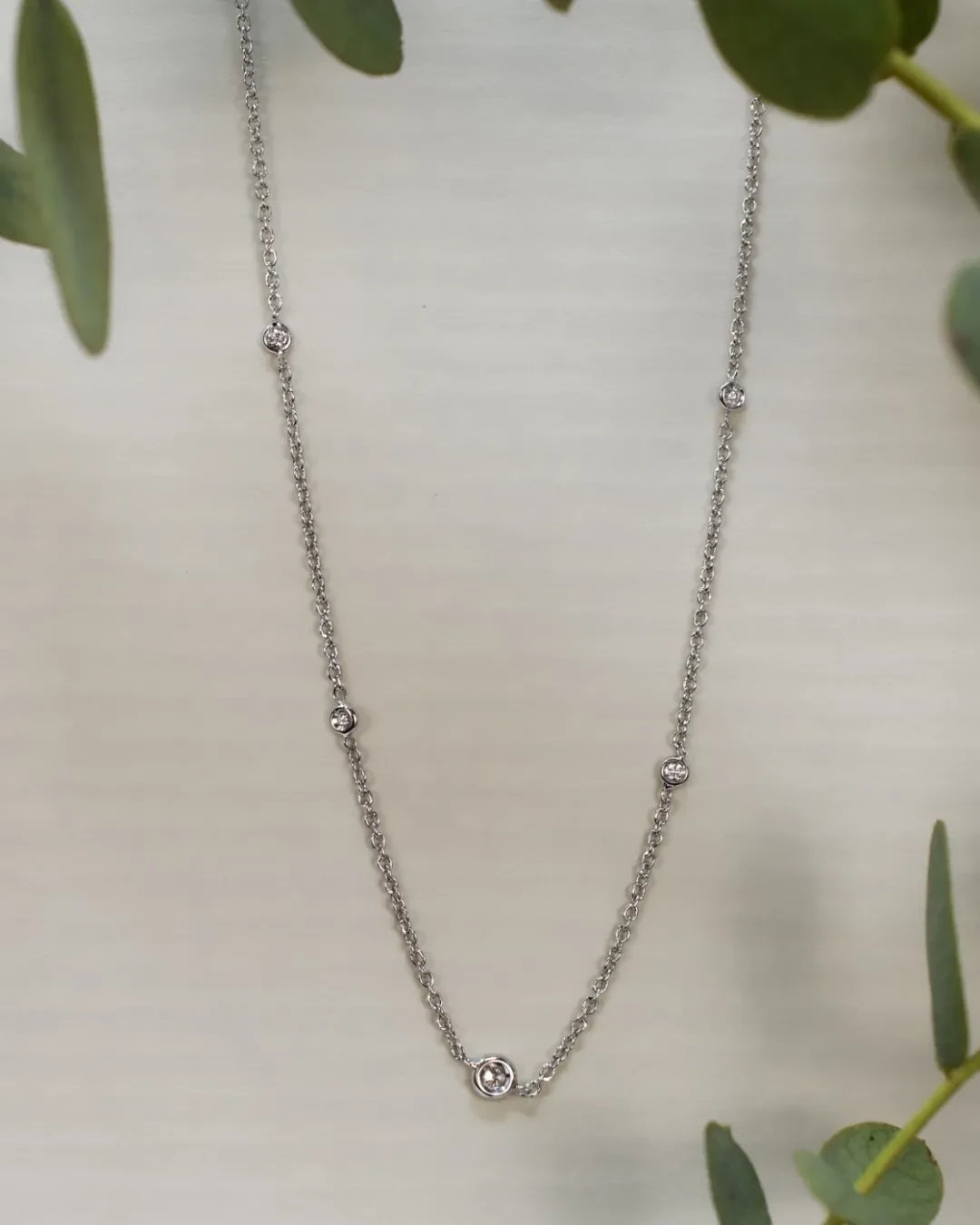 Girocollo in oro bianco con diamanti 0,19 ct. in due dimensioni