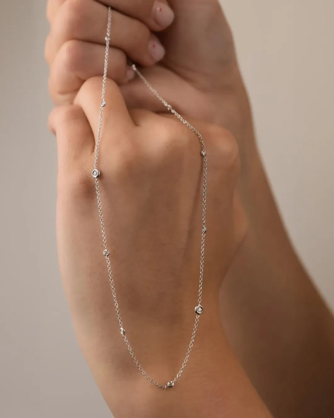 Girocollo in oro bianco con diamanti 0,19 ct. in due dimensioni