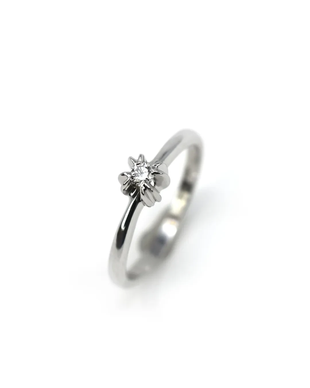 Anello solitario brillante da 0,05 ct