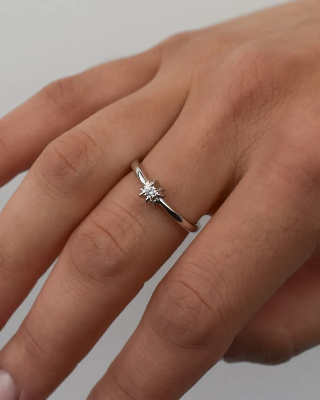Anello solitario brillante da 0,05 ct
