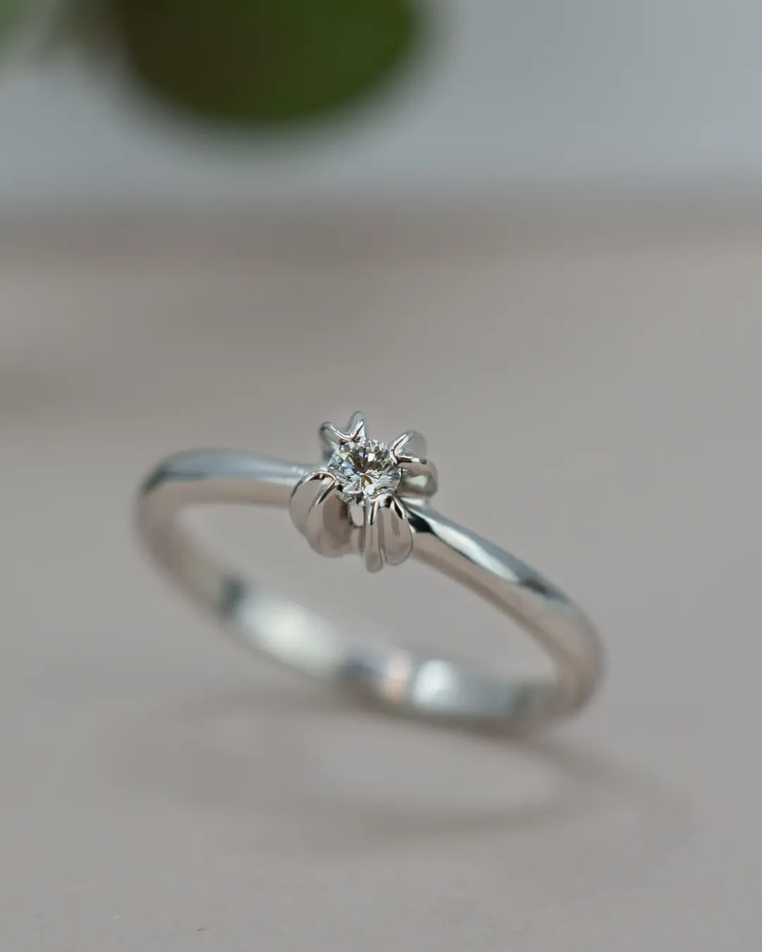 Anello solitario brillante da 0,05 ct