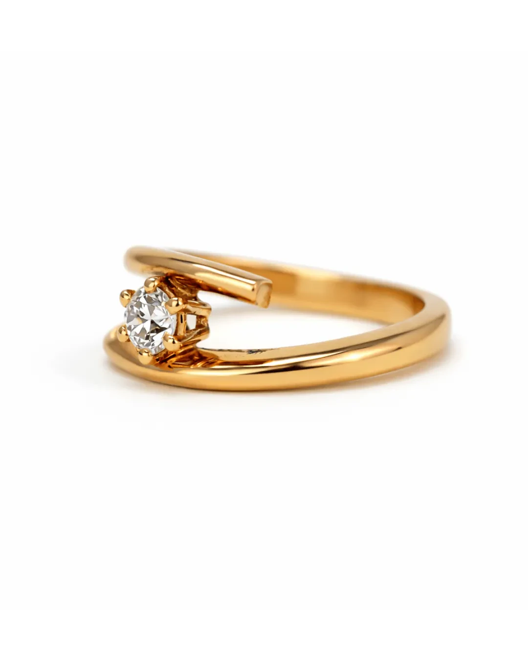 Anello in oro rosso con diamante taglio brillante
