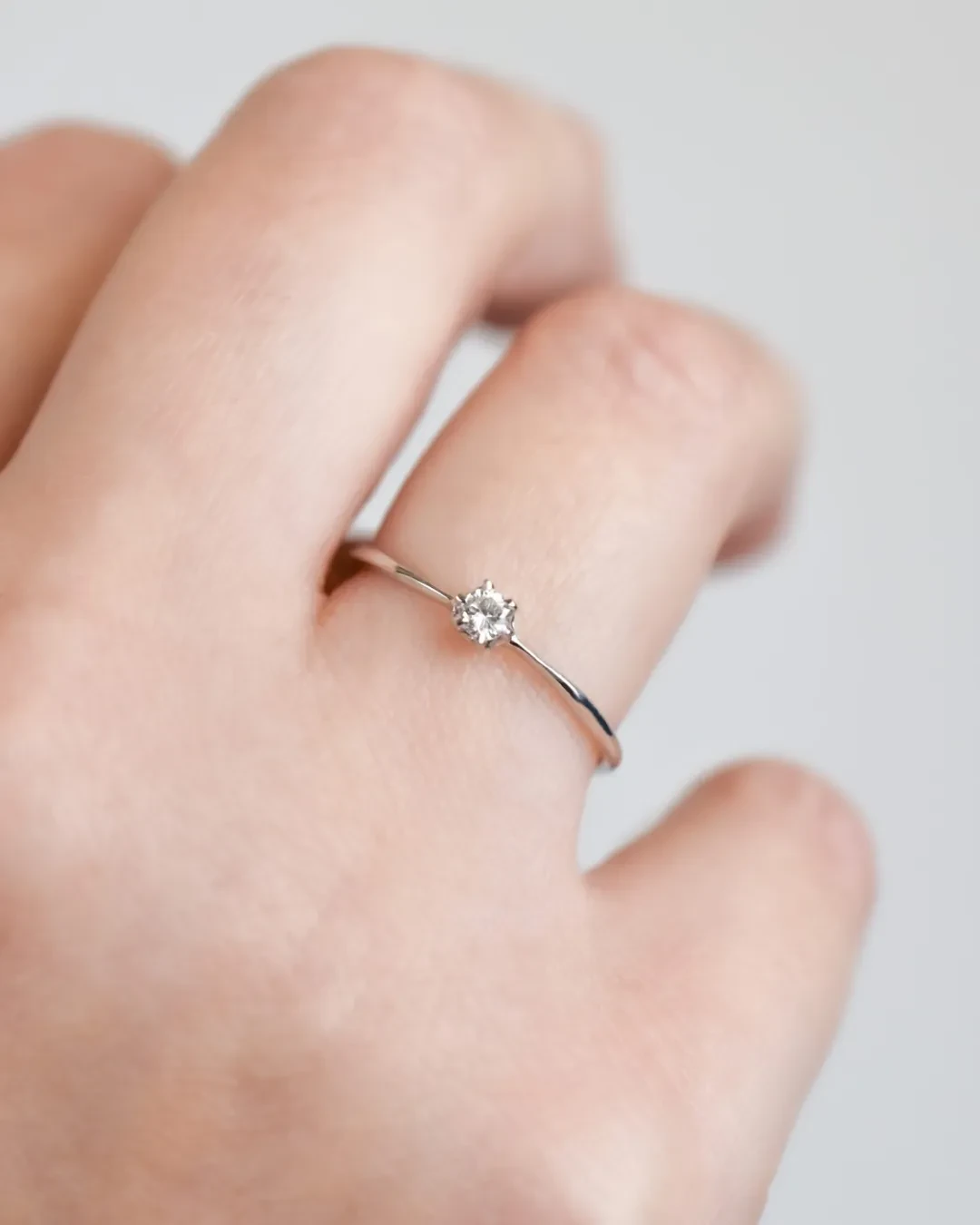 Solitario con diamante brillante