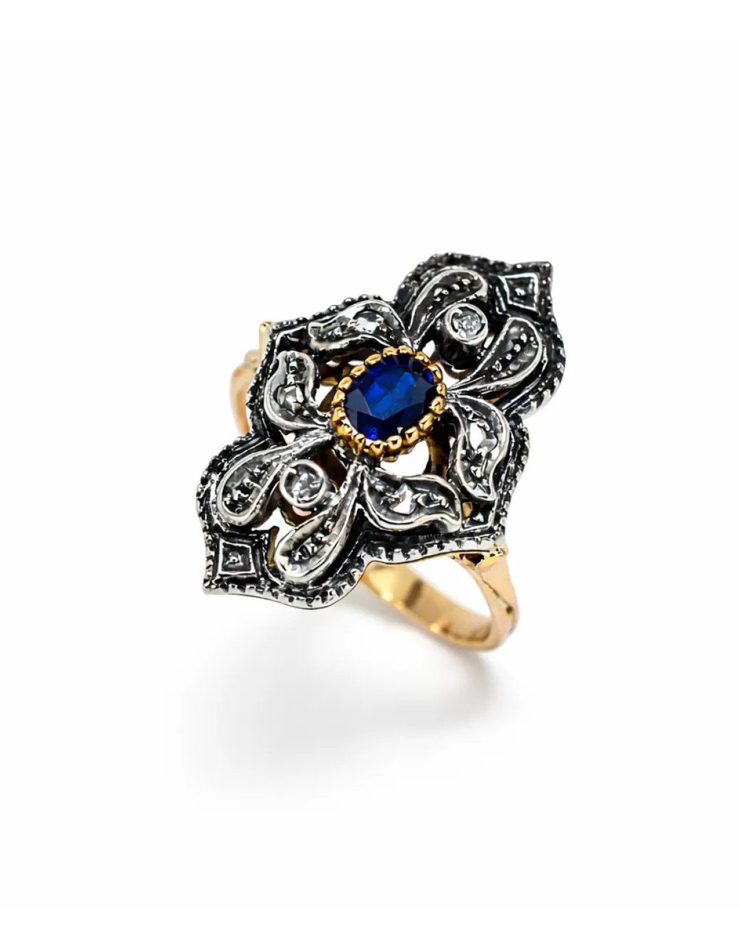 Anello stile antico con rose e Zaffiro