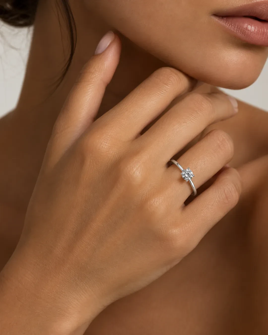 Anello solitario con cuore nella montatura