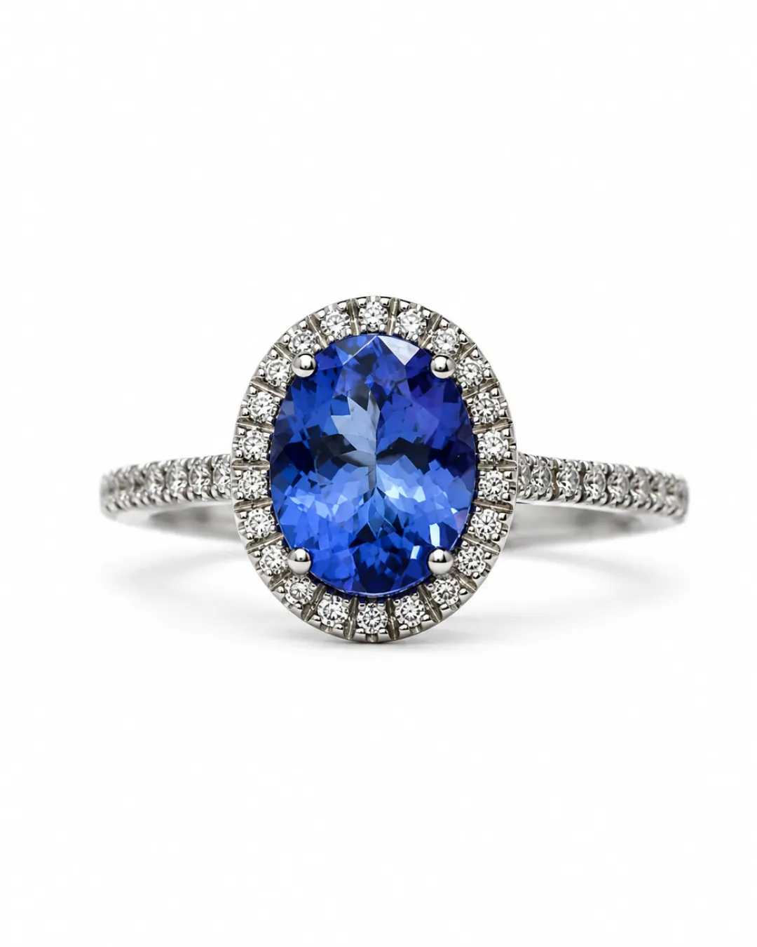 Anello con tanzanite ovale contornata di brillanti