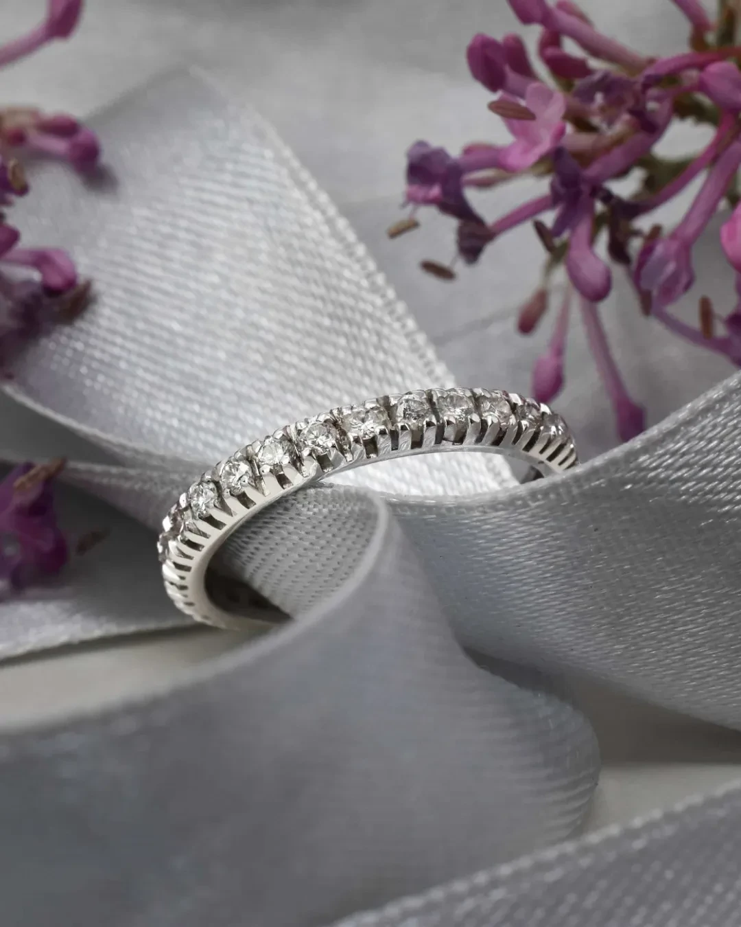 Fedina eternity con brillanti da 0,60 ct