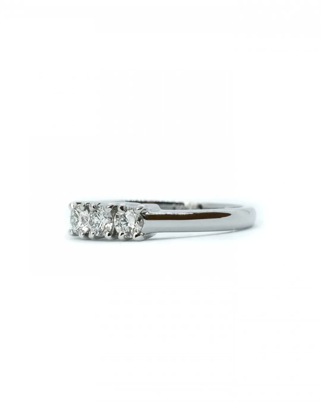 Anello trilogy brillanti da 0,34 ct e oro bianco
