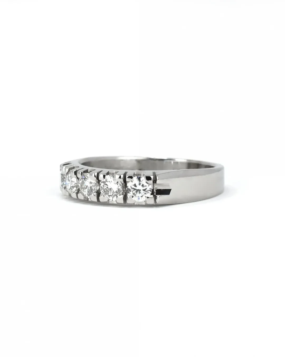 Fedina con cinque brillanti da 0,62 ct