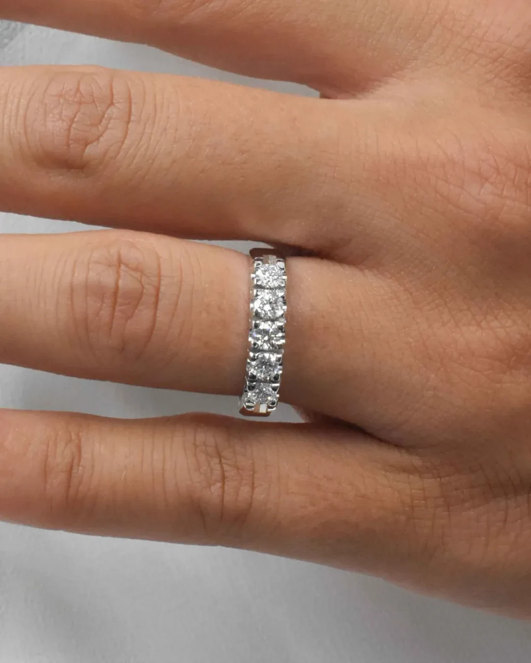 Fedina con cinque brillanti da 0,62 ct