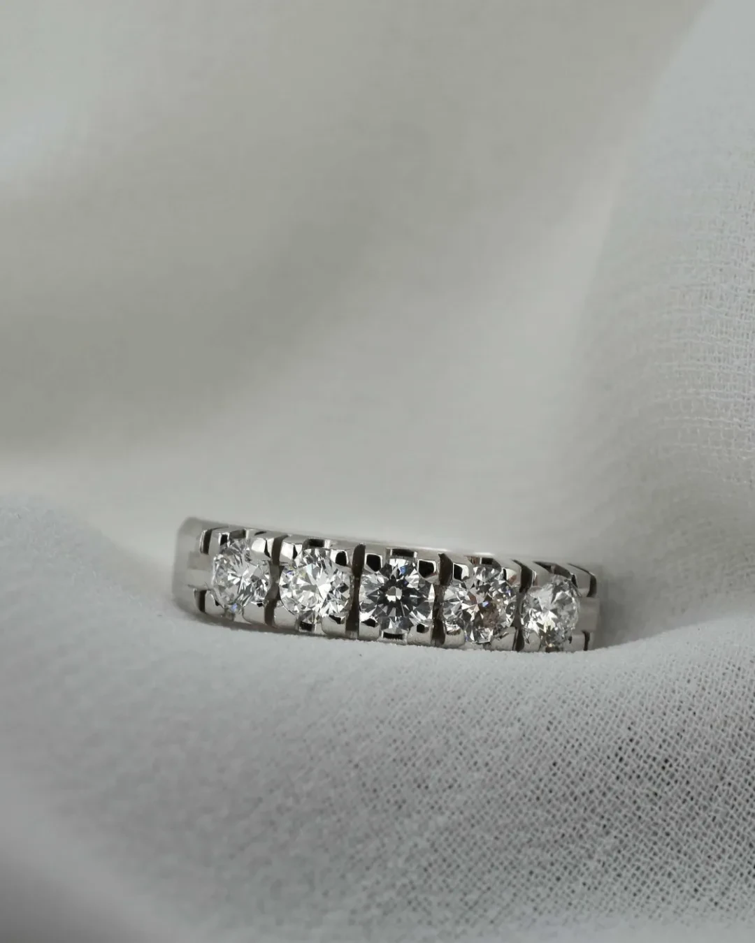 Fedina con cinque brillanti da 0,62 ct
