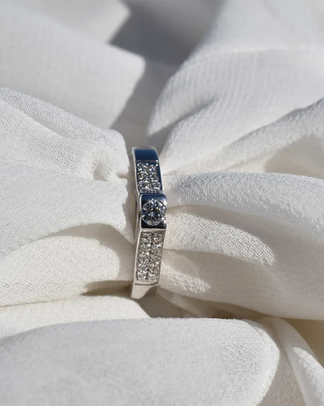Anello fantasia di brillanti