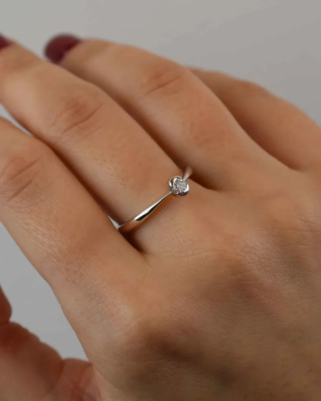 Anello solitario brillante 0,11 ct