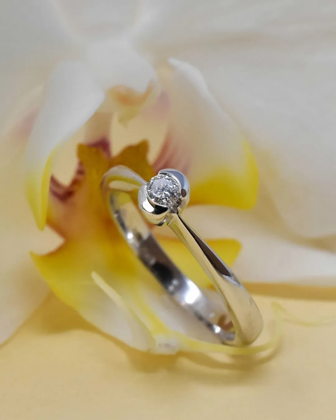 Anello solitario brillante 0,11 ct