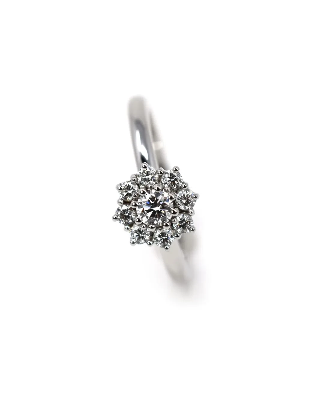 Anello fiore di brillanti