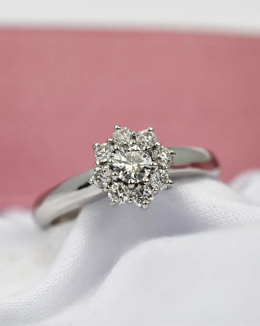 Anello fiore di brillanti