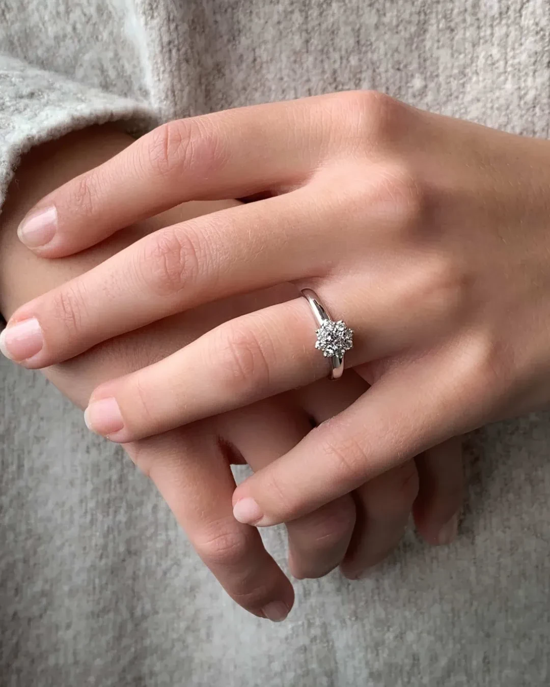 Anello fiore di brillanti