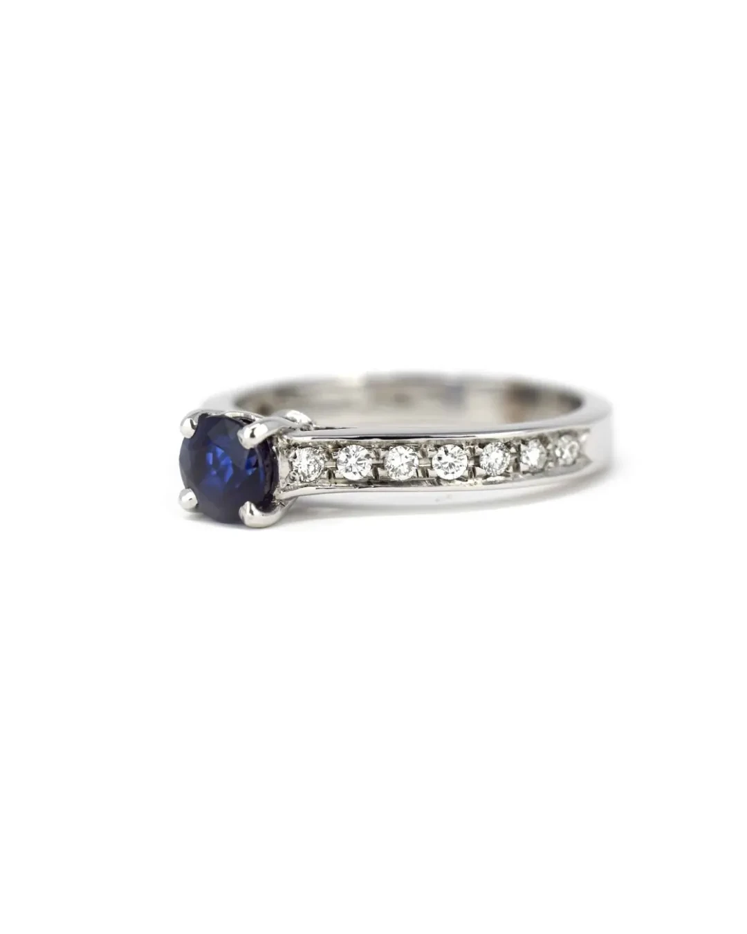 Anello zaffiro 0,75 ct e brillanti