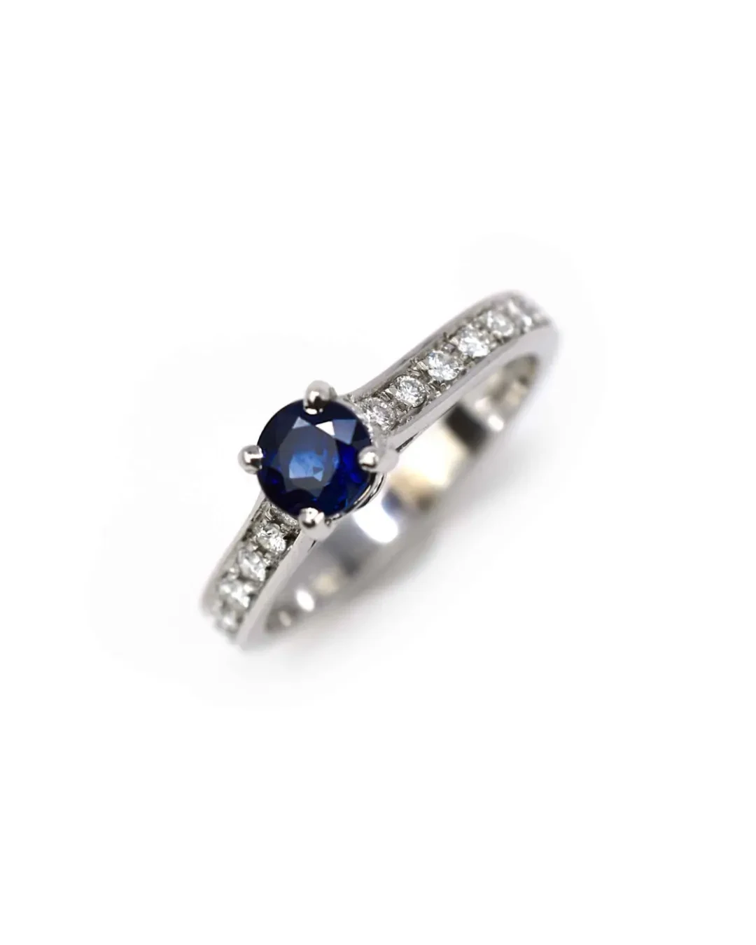 Anello zaffiro 0,75 ct e brillanti
