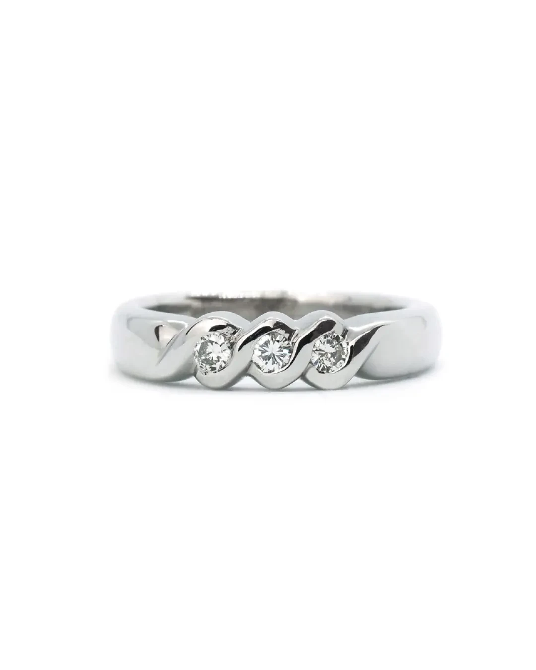 Anello trilogy a fantasia con brillanti da 0,18 ct