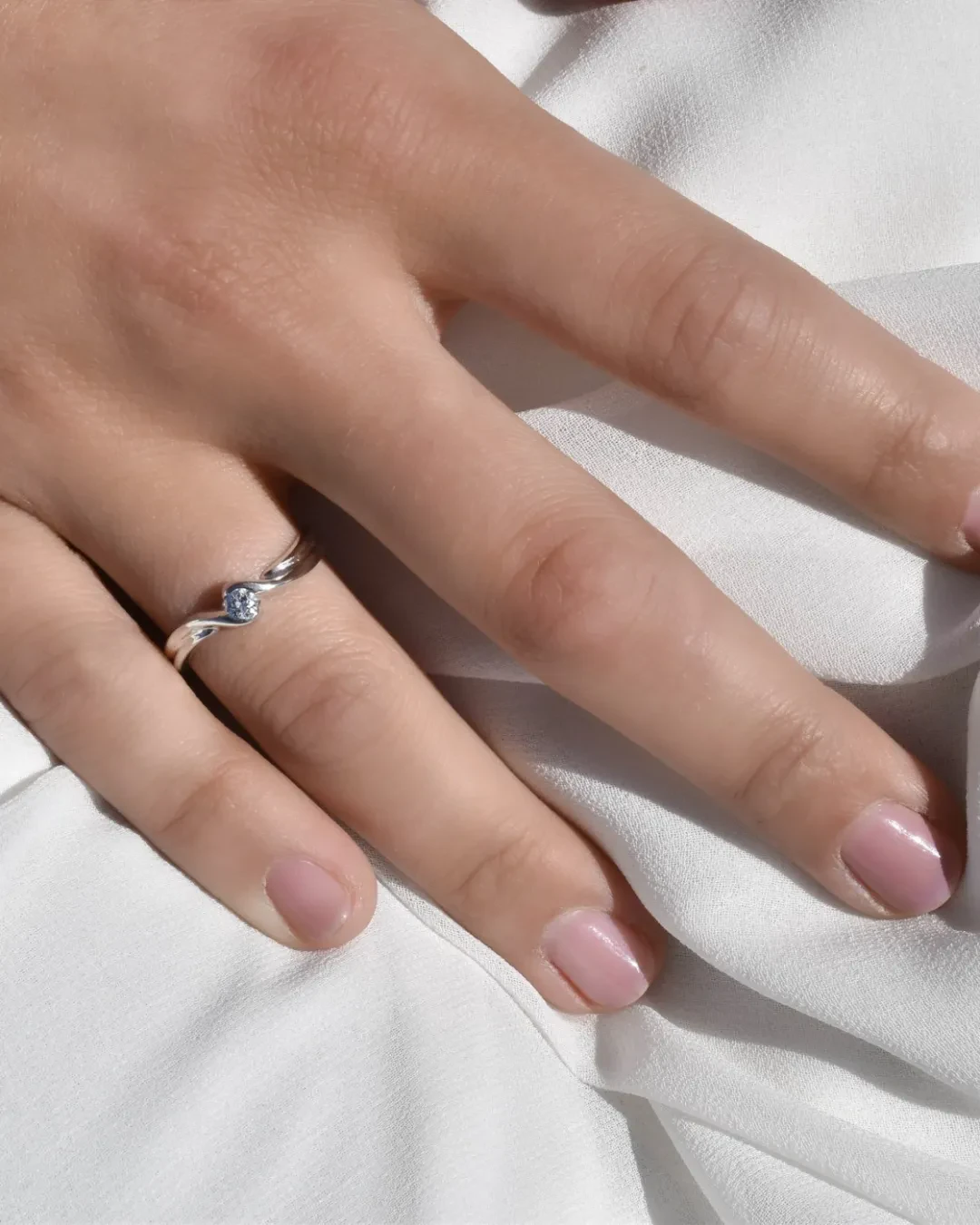 Anello solitario Valentino brillante 0,15 ct