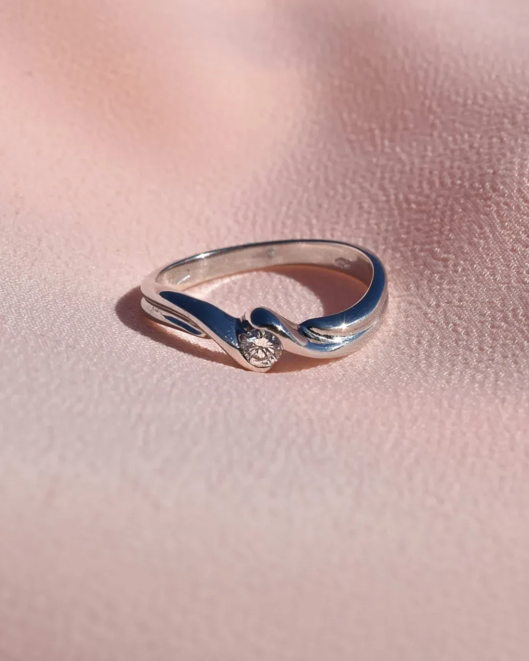 Anello solitario Valentino brillante 0,15 ct