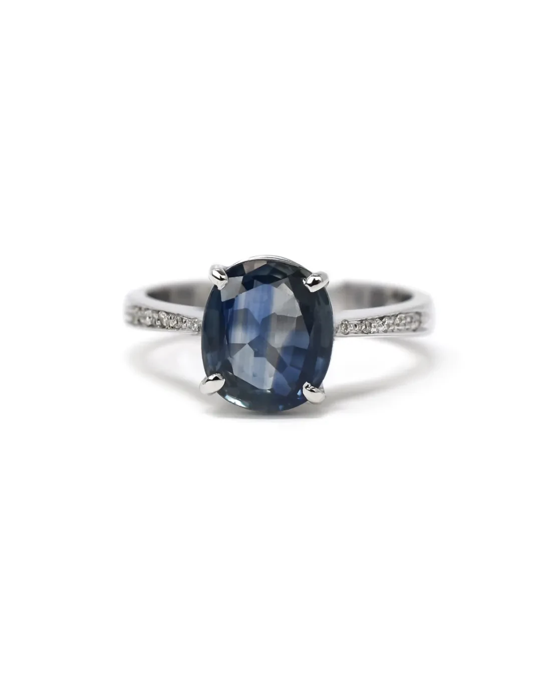 Anello con zaffiro Ceylon e diamanti
