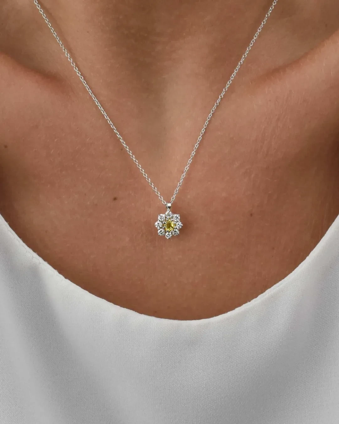 Ciondolo fiore diamante giallo 0,29 ct