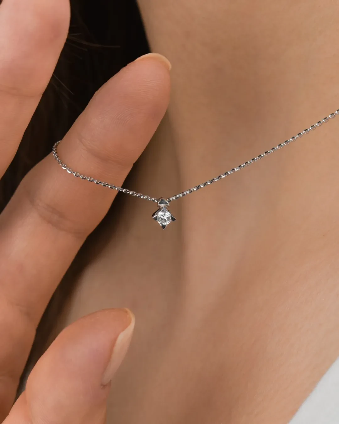 Collana punto luce con brillante da 0,12 ct