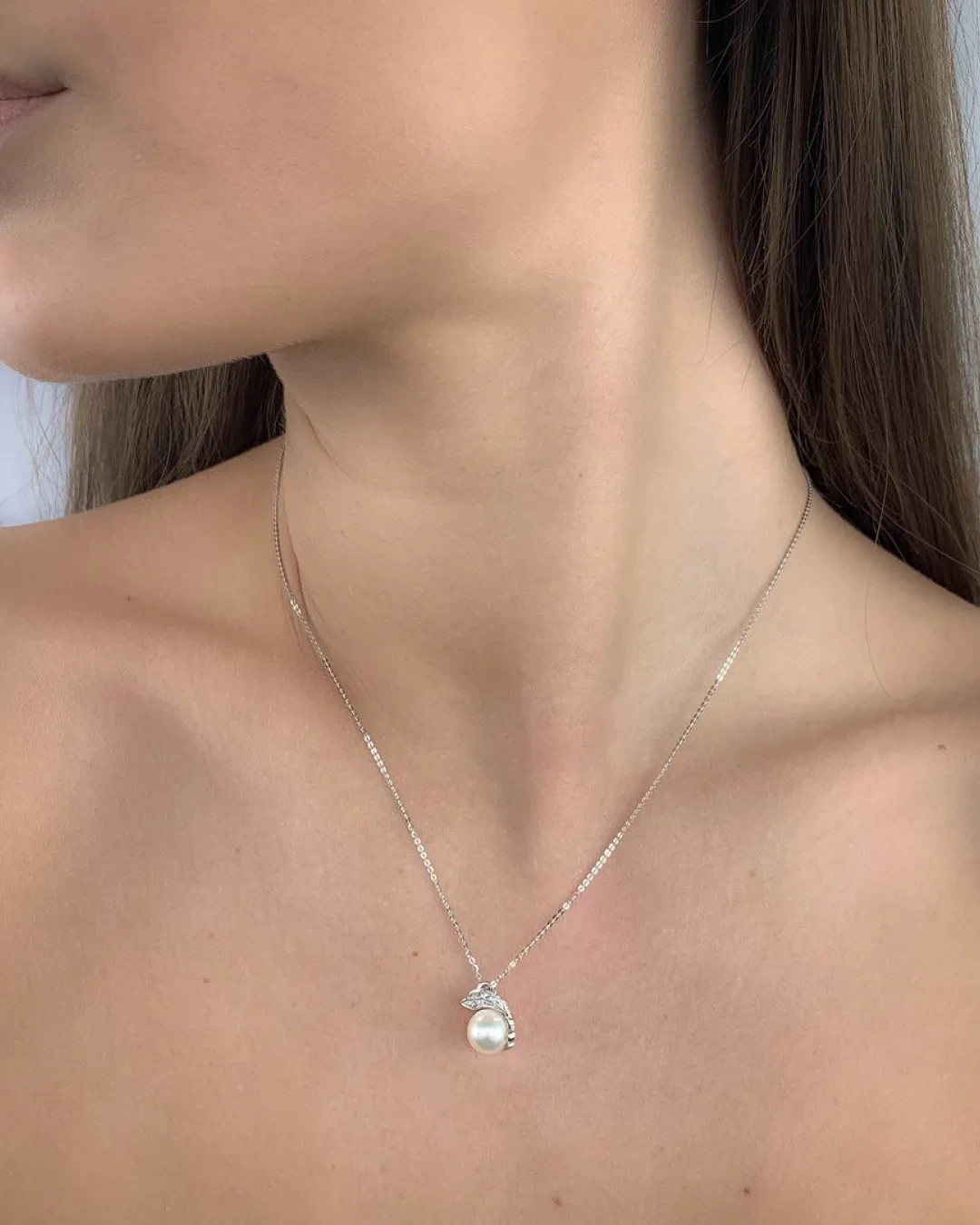 Collana ciondolo pendente con perla di fiume e brillanti