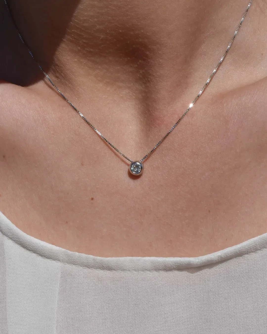 Ciondolo punto luce a cipollina diamante 0,12 ct