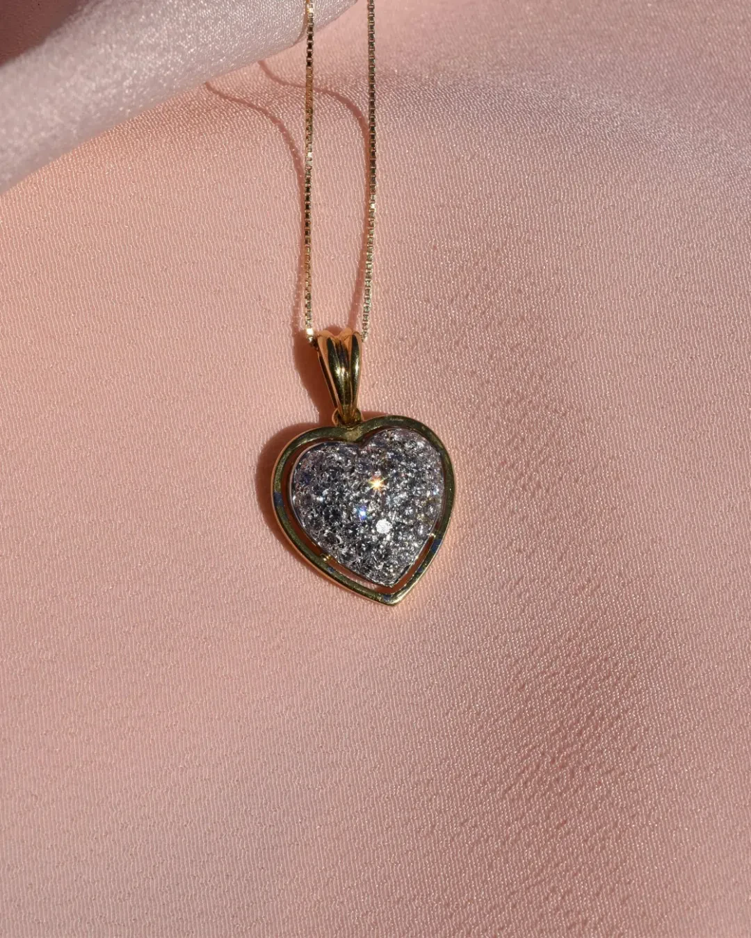 Ciondolo a cuore con pavè di brillanti