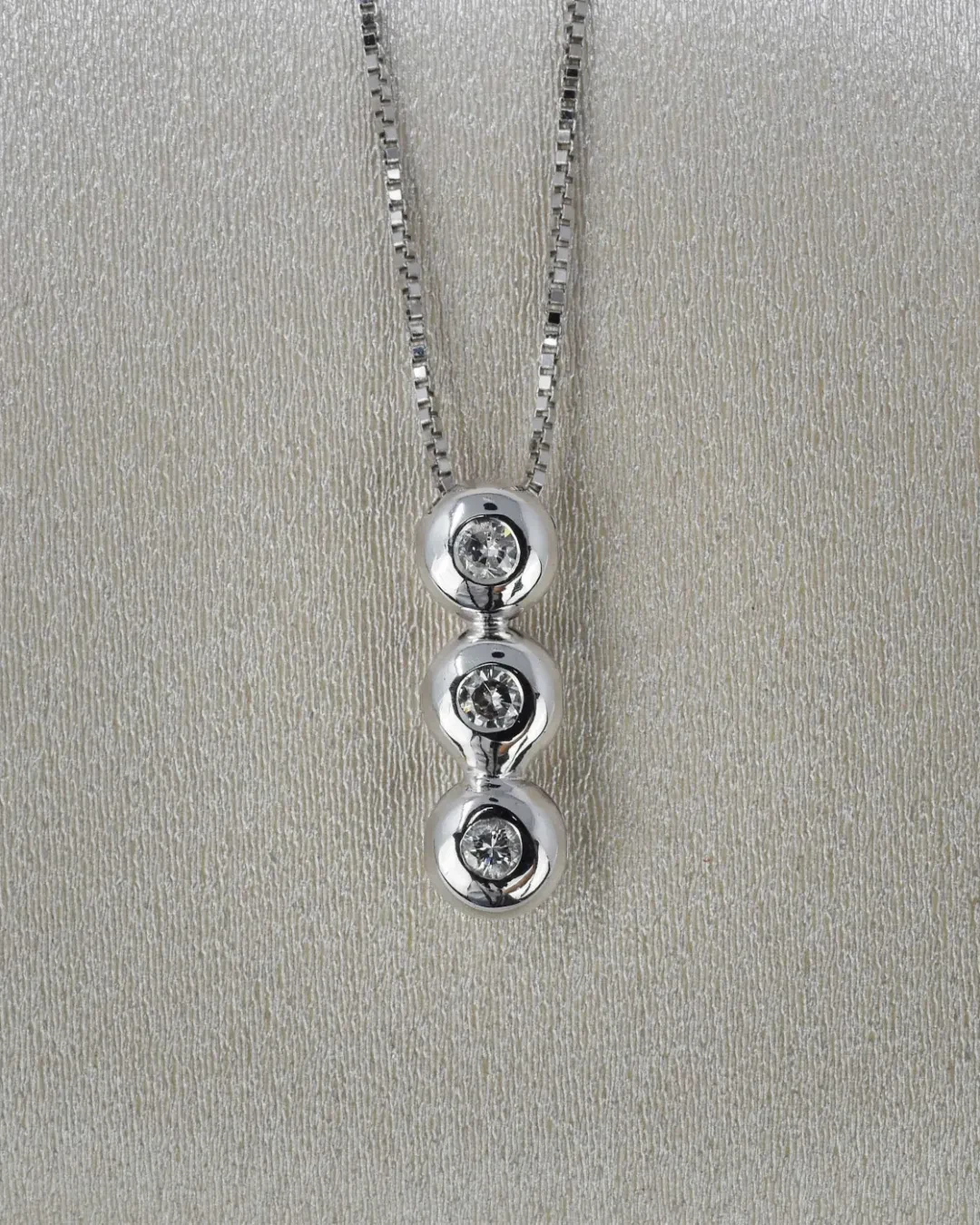 Collana ciondolo punto luce fantasia brillanti da 0,09 ct