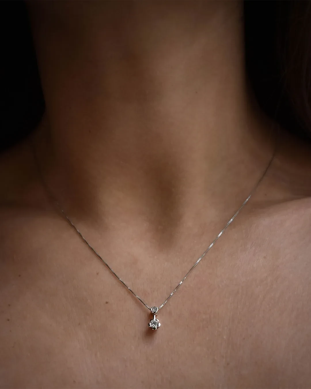 Ciondolo doppio punto luce 0,16 ct