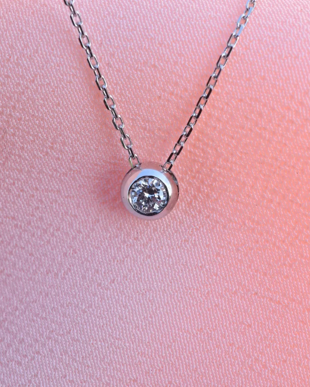 Ciondolo punto luce a cipollina 0,26 ct