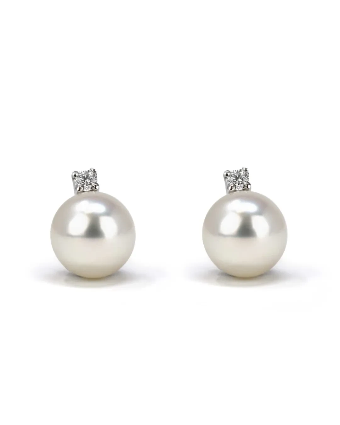 Orecchini a lobo perla e brillante 0,09 ct