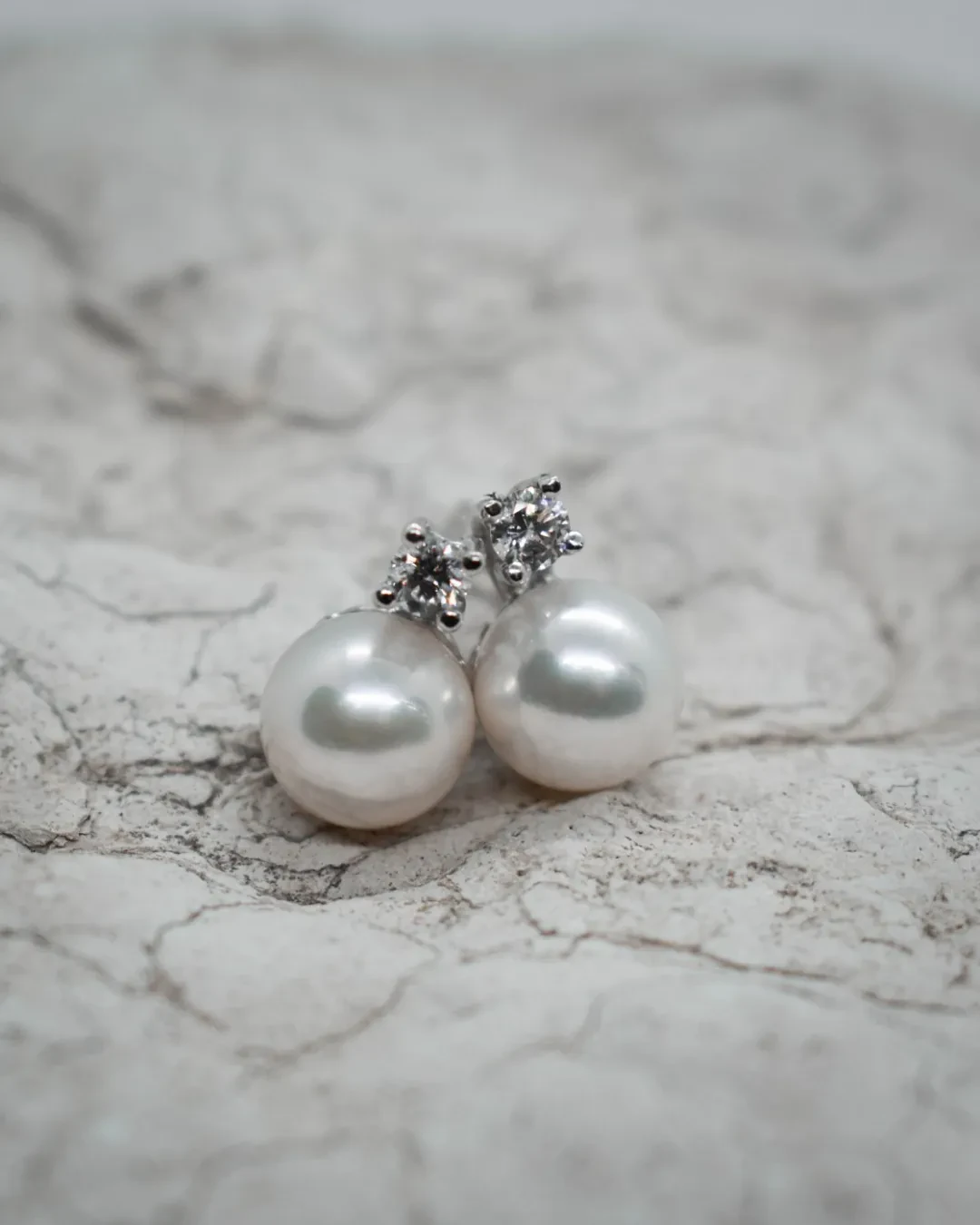 Orecchini di perle a lobo con brillante 0,18 ct