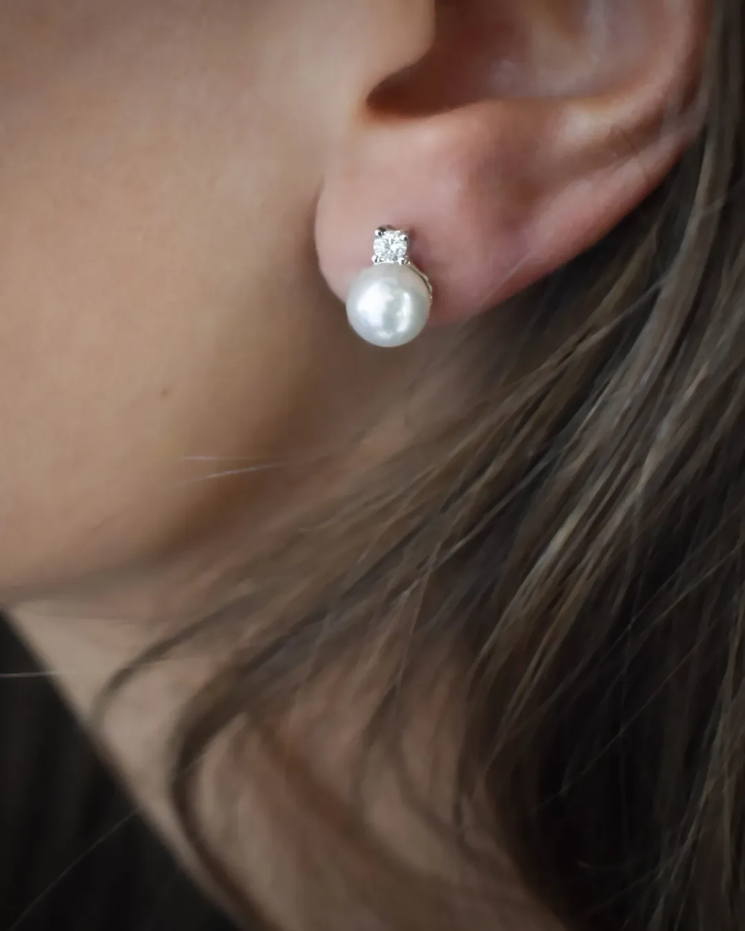 Orecchini di perle a lobo con brillante 0,18 ct