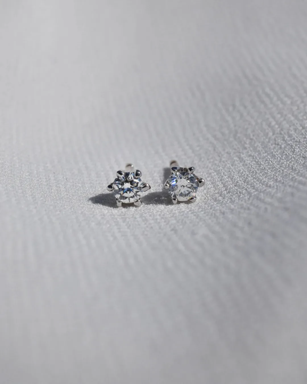 Orecchini punti luce con brillanti da 0,11 ct